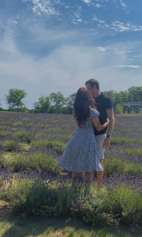 Flowers lavender field couple no face aesthetic love cute sun happy No Face Couple Photoshoot, Couple Photo No Face, Aesthetic Couple No Face, Couple In Flower Field Aesthetic, No Face Couple Aesthetic, No Face Aesthetic, Face Photoshoot, No Face Couple Photos, No Face Couple