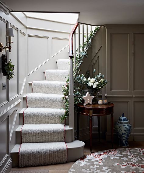 Christmas Homes, Modern Country Decor, Bespoke Staircases, Glam Pad, Hallway Designs, Christmas Interiors, Moon Decor, Christmas Greenery, The Cotswolds