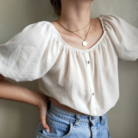 White Puffed Sleeve Top, Puff Sleeve Top Outfit, Sleeve Top Outfit, White Ootd, White Puff Sleeve Top, Puffed Sleeve Top, Puff Sleeve Crop Top, Puff Sleeve Top, White Linen