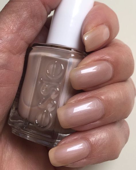 Essie Au Natural, Mail Polish Colors 2023, Natural Nails Polish, Sheer Nail Polish, Essie Nails, Nails Essie, Jelly Nail Polish, Sheer Nails, Essie Nail Colors