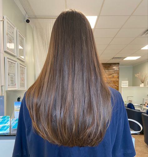 Long Round Layers Haircut Straight, Rounded Haircut Long Straight Hair, Round Bottom Haircut, Round Long Haircut, U Shape Long Haircut, Long Hair Rounded Ends, U Shaped Layered Hair Long, Long Haircut From Back, Subtle V Haircut