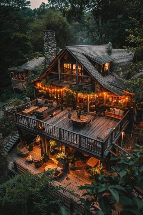 Houses In The Woods, Big Cabin, Mountain Dream Homes, Decoration Restaurant, Forest Cottage, Woodland House, Cabin Exterior, Mountain Lodge, Inspire Me Home Decor