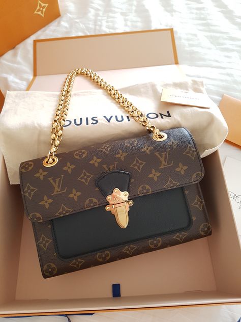 Tas Celine, Tas Louis Vuitton, Tas Lv, Sac Louis Vuitton, Expensive Bag, Trendy Purses, What Do, Luxury Bags Collection, Handbag Essentials