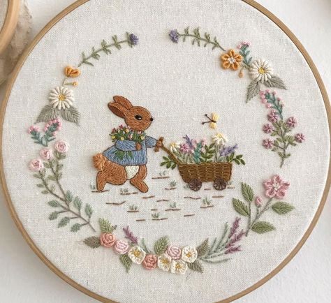 Diy Embroidery Designs, Easter Embroidery, Diy Embroidery Patterns, Pola Sulam, Hand Embroidery Projects, Embroidery Patterns Vintage, Cute Embroidery, 자수 디자인, Sewing Embroidery Designs