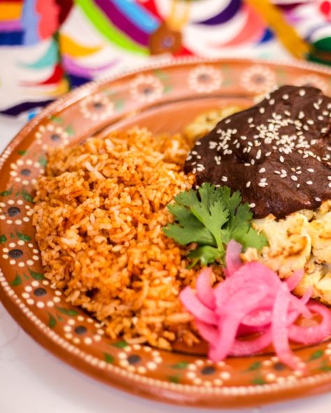 Vegan Mole Recipe, Vegan Mole, Mexican Mole, Mole Recipe, Pizza Vegan, Rice Packaging, Mexican Sauce, Mexican Meals, Mole Sauce