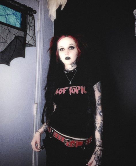 @horrorhailey on ig Mall Goth Fashion, Mall Goth Outfits, Goth Mcbling, 90s Mall, 90s Mall Goth, Emo Mcbling, 2000s Mall Goth, Goth Stuff, Goth Princess