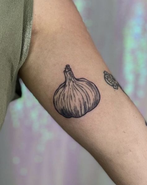 Garlic Clove Tattoo, Onion Tattoo, Garlic Tattoo, Linocut Tattoo, Cook Tattoo, Vegetable Tattoo, Cooking Tattoo, Food Tattoo, Pizza Tattoo