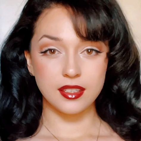 Vintage Eye Makeup, Jessica Vill, Old Hollywood Makeup, Vintage Makeup Looks, Hollywood Makeup, Classic Makeup, Makeup Challenges, Home Renovations, Vintage Makeup