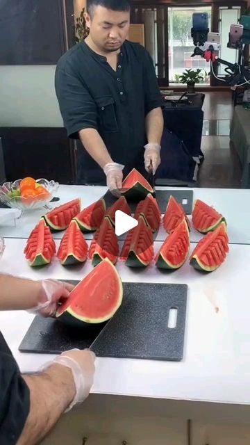 Chefler Platformu on Instagram: "Watermelon Art 🍉🍉😍👏 Awesome idea 💡 Video via 📸 on TT 📽️ by Unknown Kindly DM for Credit or Removal 🙏 🚭NOTE 👇 we don’t own this video/picture, all rights go to their respective owners. If owner is not provided, tagged (meaning we couldn’t find who is the owner), pls dm us with title credit issue, pic/video, owner account and we will respond and we'll give you story shoutout with your video . .♡❤️ ❍✍️    ⎙✅      ⌲📢 ˡᶦᵏᵉ  ᶜᵒᵐᵐᵉⁿᵗ  ˢᵃᵛᵉ     ˢʰᵃʳᵉ DM for credit or a removal request ( no copyright intended) All rights and credits reserved to the respective owner(s): for more content follow @chefler.platformu Get İnspired @chefler.platformu 👩‍🍳🌐👨‍🍳 Global Chefs Page ➡️ @chefler.platformu 💯🫶👩‍🍳🌐👨‍🍳 to see awesome videos @chefler.platformu fol Fruits Decoration, Fruit Platter Designs, Fruit Decoration, Watermelon Art, Watermelon Carving, Amazing Food Decoration, Fruit Decorations, Food Carving, Fruit Carving