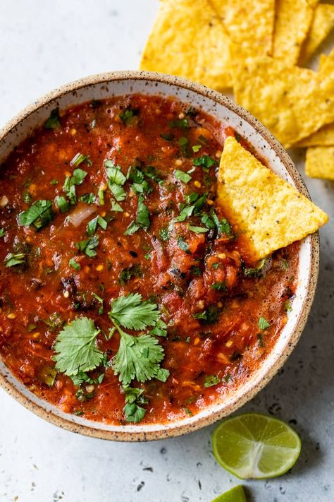 Salsa Roja – WellPlated.com Authentic Red Salsa, Recipes Sauces, Red Salsa, Hot Salsa, Easy Salsa, Serrano Pepper, Mexican Dishes, Finger Foods, Guacamole