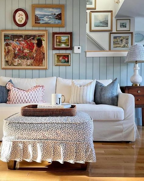 Old Cottage Living Room, Modern Cottage Living Room Ideas, Blue Living Rooms, Basic Sewing Machine, 1940s Cottage, Cottage Vibes, Couch Ideas, Lost Interest, 20 Year Old