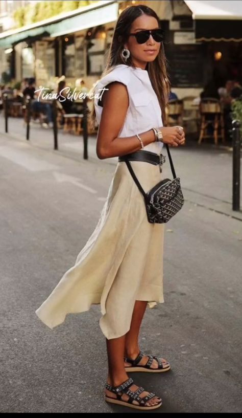 Sincerely Jules Style, Julie Sarinana, Spring Fashions, Random Outfits, Adventure Holiday, Sincerely Jules, Looks Street Style, Autumn Outfits, Zara Skirts