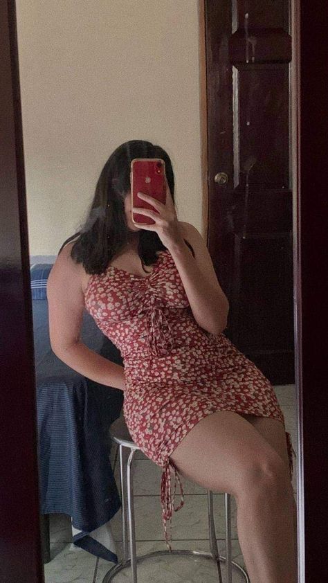 Mirror Selfie Poses Chubby, Chubby Aesthetic Outfit, Chubby Girl Outfits, Dress For Chubby, Androgynous Models, Hot Women Dress, Watch Videos, Curvy Girl Outfits