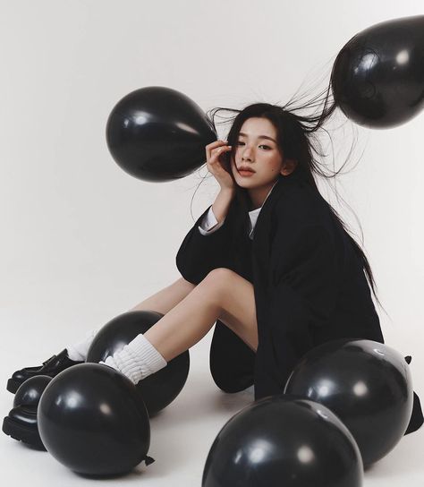 Mesh Gloves Photoshoot, Korean Vogue Photoshoot, Birthday Photoshoot Professional, Black Balloon Photoshoot, Birthday Shoot Ideas Photoshoot Studio, Korean Inspired Photoshoot, Korean Photoshoot Aesthetic, Birthday Photoshoot Ideas Studio, Black Balloons Photoshoot