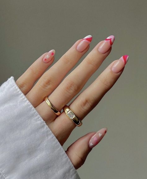 50+ Insanely Cute Valentine's Day Nails That Will Steal The Show Manicured Nails, Fancy Nails Designs, Minimal Nails, Cute Gel Nails, Classy Nails, Pretty Acrylic Nails, Fancy Nails, Chic Nails, Short Acrylic Nails