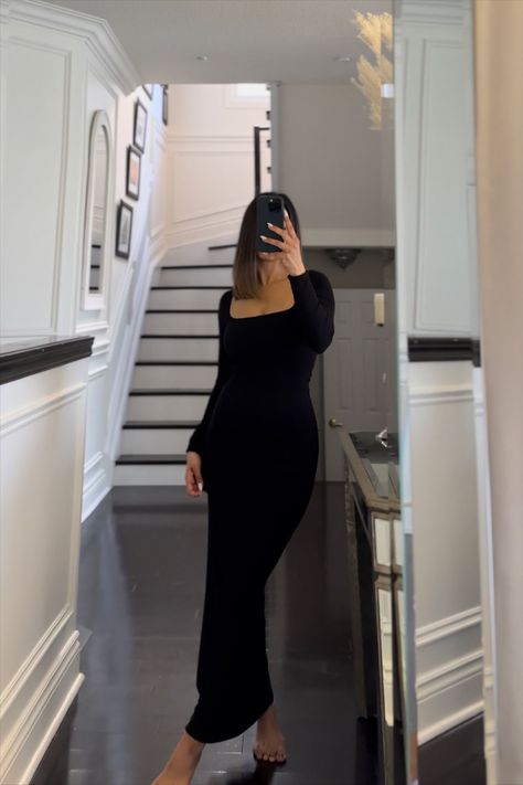 Long Sleeve Dress With Sandals, Black Midi Dress With Long Sleeves, Long Dress Outfit Winter, Long Sleeve Black Dress Outfit, Black Tight Dress Outfit, Black Maxi Dress Casual, Tight Maxi Dress, Tight Long Sleeve Dress, Slip Dress Outfit