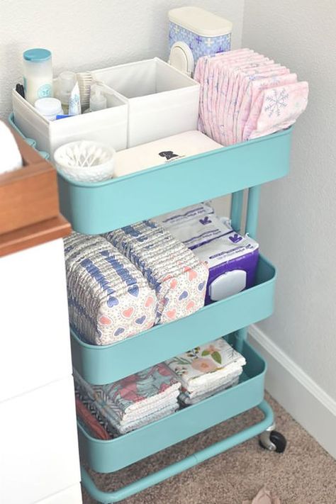 Diaper-changing station: wipes, diapers, and toiletries, and burp cloths easily accessible. Raskog Ikea, Perlengkapan Bayi Diy, Diaper Station, Pregnant Tips, Ikea Raskog, Diaper Changing Station, Baby Storage, Nursery Organization, Nursery Storage