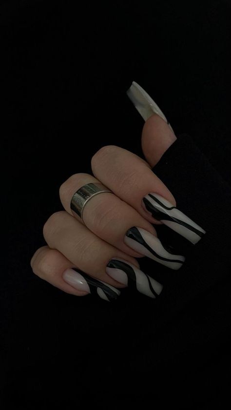 Nail Inspo Nail Art, Euphoria Nails, Bad Nails, Idea Nail, Black Acrylic Nails, Vintage Nails, Edgy Nails, Goth Nails, Grunge Nails