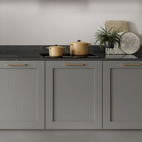 Grey Worktop Kitchen, Slate Grey Kitchen, Howdens Chilcomb, Kitchen Cabinets Handles, Kitchen Unit Handles, Grey Painted Kitchen, Repainting Kitchen Cabinets, Modern Shaker Kitchen, Cabinets Handles