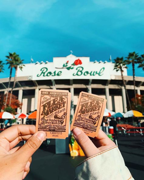 Rose Bowl Flea Market 🌹✔️ 1st time exploring this chaos & I’m OBSESSED! Can’t wait to come back for so much more while wasting so much… Engagement Destinations, Rose Bowl Flea Market, Pretty Vibes, Rose Bowl, Cute Little Things, Instagram Ideas, Usa Travel, Summer 2019, Flea Market