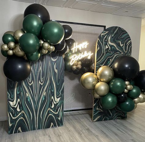 Emerald Green Themed Birthday Party, Green And Black Party Decorations, Dark Green Birthday Theme, Emerald Green And Gold Party Decorations, Balloon Garland For Wedding, Emerald Green Balloons, Balloon Decor Ideas, Party Theme Decorations, Green Balloon Garland