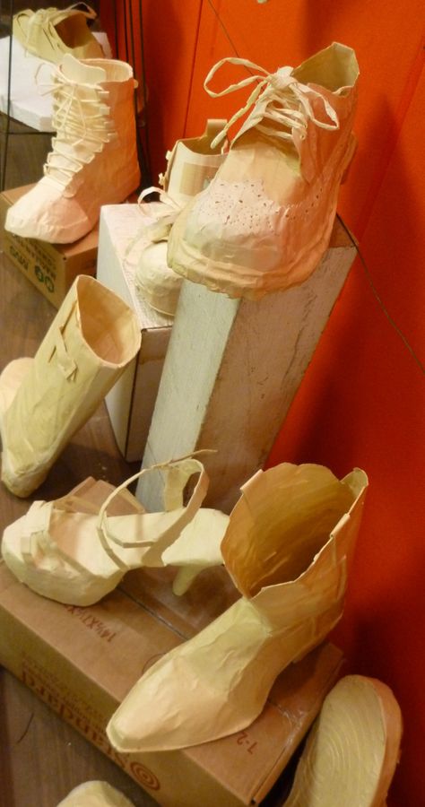 Masking Tape Shoes! This is the coolest project I've seen in a while. I wonder if I could do this/teach this? Tape Sculpture, Classe D'art, 3d Art Projects, High School Art Lessons, High School Art Projects, Sculpture Lessons, 8th Grade Art, Bujo Planner, Middle School Art Projects