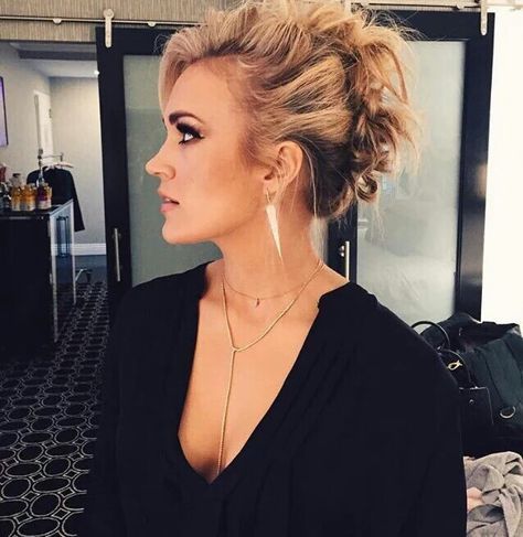 89d2db1e6d0860a5c0d5b5fcee5a83fc Wedding Hairstyles Curly, Curly Updo, Faux Hawk, Penteado Cabelo Curto, Wedding Hairstyles Updo, Hairstyles Curly, Carrie Underwood, Hair Stuff, Hair Dos