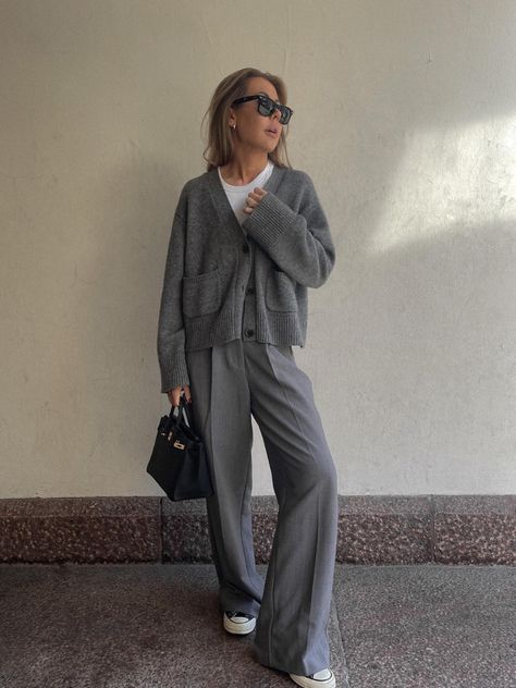 Transitional winter and spring outfits.   photo credit: @alexadagmar How To Style A Cardigan, Outfits With Grey Cardigan, Business Chic Outfits, Adidas Samba Outfits, Grey Pants Outfit, Samba Outfits, Adidas Samba Outfit, Chic Business Casual, Looks Pinterest