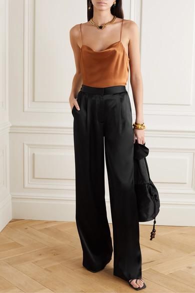 Silky Pants Outfit, Satin Pants Outfit Classy, Black Satin Pants Outfit, Satin Trousers Outfit, Pants Outfit Classy, Silk Pants Outfit, Satin Pants Outfit, Mama Outfits, Minimal Swimwear