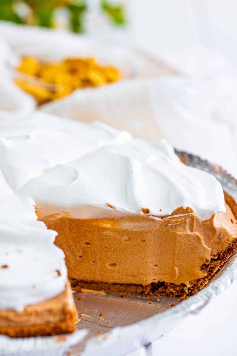 You know what's a game-changer for dessert lovers? This no-bake Chocolate Peanut Butter Pie that's silky smooth, made with instant pudding, and has that creamy, rich sweetness everyone craves. It's quickly become my go-to favorite when I want something both easy and decadently sweet. Instant Pudding Pie, Easy Chocolate Pie, Yummy Pie, Peanut Butter Pie Recipe, Pie No Bake, Butter Pie Recipe, Peanut Butter Dessert Recipes, Yummy Pie Recipes, Chocolate Peanut Butter Desserts