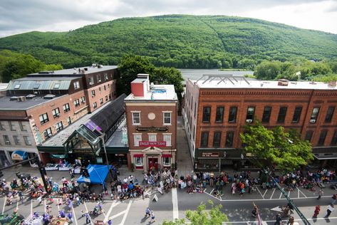 Enjoy small-town character mixed with plenty of busy downtown fun in the artistic hub of Brattleboro, Vermont. Brattleboro Vermont, Vermont Vacation, New England States, New England Travel, Main Street Usa, Mountain Getaway, Green Mountain, England Travel, Best Cities