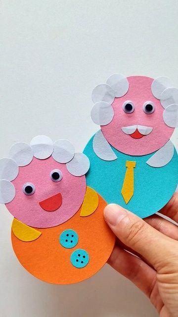 Craft Idea For Grandparents, Kids Cardboard Crafts, Grandparents Art For Kids, Grandparents Theme For Preschool, Family Crafts Preschool Art Projects, Card For Grandparents From Kids, Grandparents Day Crafts For Preschoolers Cute Ideas, Hand Crafts For Kids Preschool, Children’s Day Craft Ideas