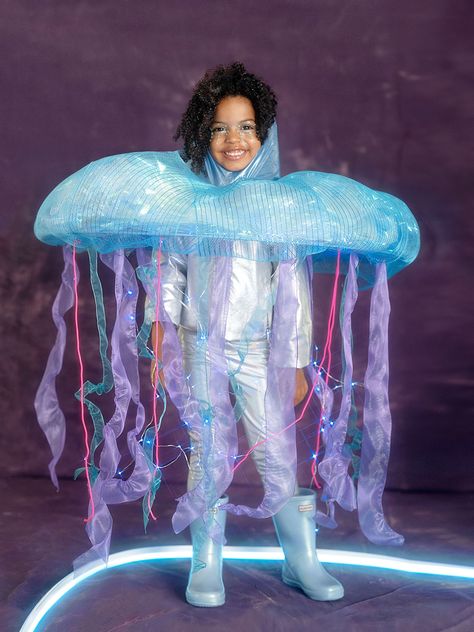 Jellyfish Costumes, Make Jellyfish, Jellyfish Halloween Costume, Jellyfish Halloween, Sea Creature Costume, Animal Costumes For Kids, Boys Halloween Costumes Diy, Halloween Costumes You Can Make, Halloween Costumes Women Creative