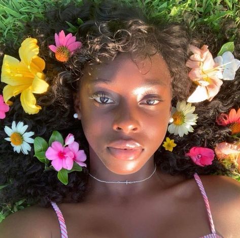 Black Photography, Black Femininity, Princess Aesthetic, Spring Hairstyles, 4c Hairstyles, Black Is Beautiful, Flowers In Hair, Bob Hairstyles, Cover Art