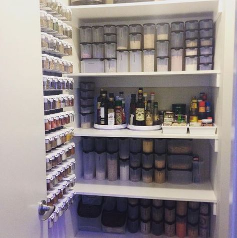 Tupperware Organizing, Perfect Pantry, Pantry Organisation, Pantry Shelving, Kitchen Organisation, Diy Kitchen Storage, Spice Storage, Home Organisation, Pantry Storage