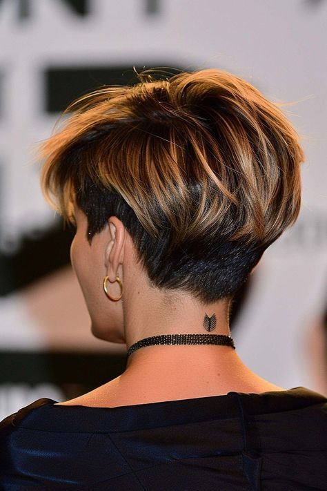 90 Trendy Pixie Haircuts For 2024: Styles For All Ages And Hair Types 37 Back Views Of Short Haircuts, Cute Pixie Hairstyles, Short Stacked Hairstyles, Back Of Pixie Haircut Neckline, Short Hair Back View, Short Wedge Hairstyles, Short Wedge Haircut, Short Textured Hair, Kort Bob