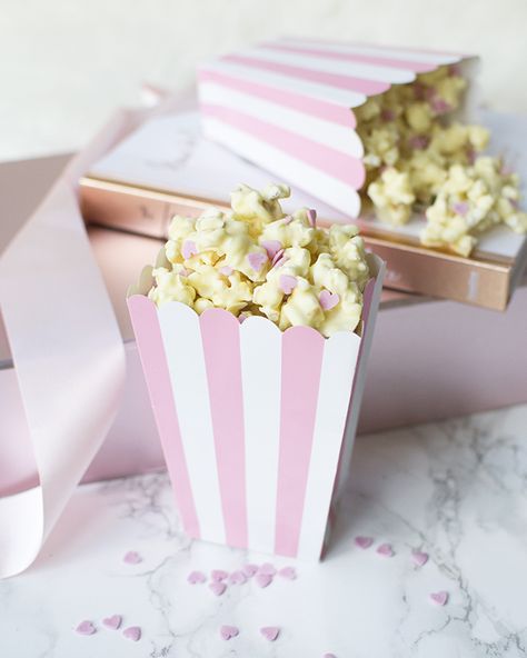 White Chocolate Valentine's Popcorn Girly Diy, Diy Popcorn, Free Printable Valentines, Pink Popcorn, White Popcorn, Ice Cream Yogurt, Popcorn Boxes, Valentine Cards Handmade, Teachers Diy