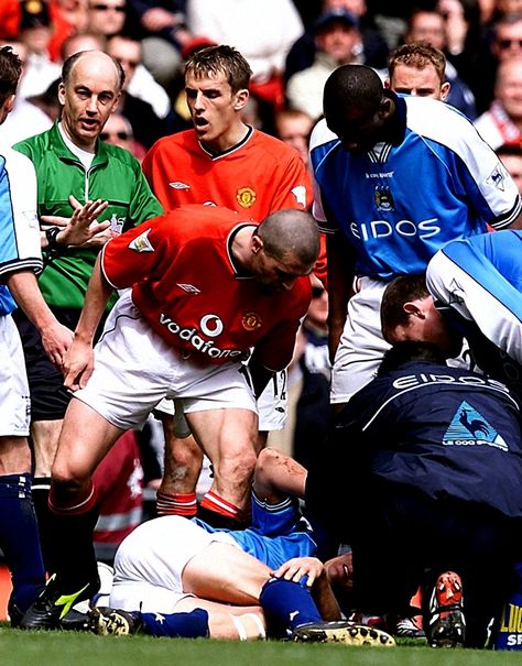 I shouldn't justify the challenge because it was truly horrible, but it represented Keane's anger after Haaland had slated him for allegedly faking an injury in a game against Leeds 4 years prior, something of course that Roy Keane didn't condone. That venomous challenge of course ended Haaland's career but also relieved Keano of his bottled up anger. Manchester Derby, Roy Keane, Manchester United Players, Football Photography, Manchester United Football Club, Manchester United Football, Football Photos, Retro Football, Man United