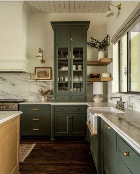 Green Cabinets, Kitchen Farmhouse, Style Deco, Kitchen Inspiration Design, Counter Tops, Green Kitchen, Kitchen Remodel Idea, Updated Kitchen, Kitchen Style