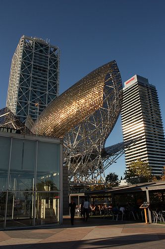 Fish by Frank Gehry, Barcelona | Flickr - Photo Sharing! Spain Buildings, Frank Gehry Architecture, Gehry Architecture, La Barceloneta, Philip Johnson, Unusual Buildings, Barcelona Catalonia, Ludwig Mies Van Der Rohe, Tadao Ando