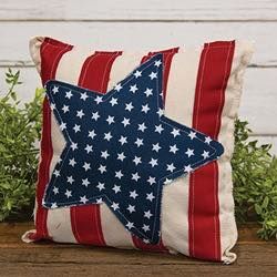 Hey y’all! 🇺🇸 Memorial Day weekend is here, and it’s the perfect time to spruce up our outdoor spaces with some patriotic flair. How about creating a cozy picnic area with vintage quilts, mason jar vases filled with red, white, and blue flowers, and some rustic lanterns to light up the night? Let’s make our gatherings memorable and honor our heroes in true country style. Veteran Quilts, July Season, Patriotic Fabric Crafts, Fouth Of July Crafts, Sew Pillows, Patriotic Crafts Diy, Quilted Pillows, Patriotic Pillow, Patriotic Diy