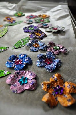 embellishments made from recycled candy wrappers Recycled Candy Wrapper Crafts, Candy Wrapper Art Projects, Sweet Wrappers Craft, Candy Wrapper Crafts, Candy Wrapper Purse, Gum Wrapper, Sweet Wrappers, Girls Crafts, Recycled Textiles