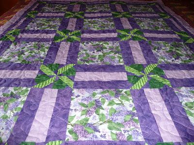 Quilt Borders, Quilt Backing, Cottage Quilt, Alpine Green, Green Thread, Quilts Patterns, T Shirt Quilt, Quilt Border, Spring Weather