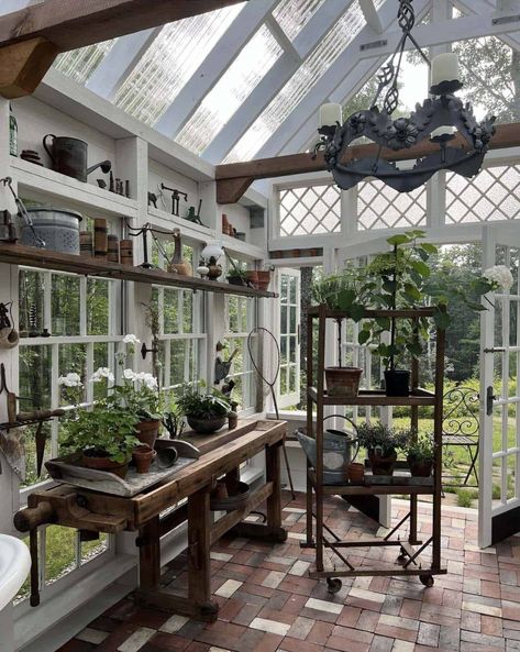 She Shed Greenhouse, Greenhouse Kitchen, Garden Shed Interiors, Window Greenhouse, Garden Art Diy Easy, Outdoor Greenhouse, Shed Interior, Large Greenhouse, Backyard Cottage