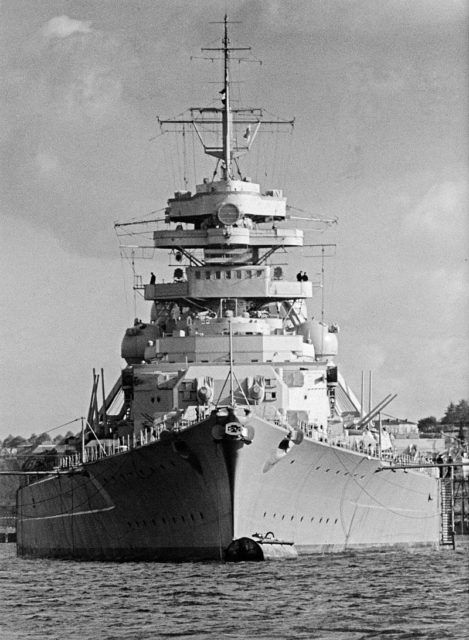 German Battleship Tirpitz Bismarck Battleship, Battleship Bismarck, Uss Yorktown, Heavy Cruiser, German Submarines, Naval History, Karl Marx, Benjamin Franklin, Navy Ships