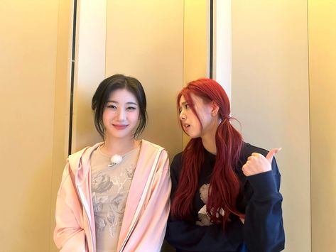 Facebook Yuna And Chaeryeong, Chaeryeong And Yuna, Imaginary Friend, Crazy Love, Twitter Update, South Korean Girls, Girl Group, My Girl, Brazil