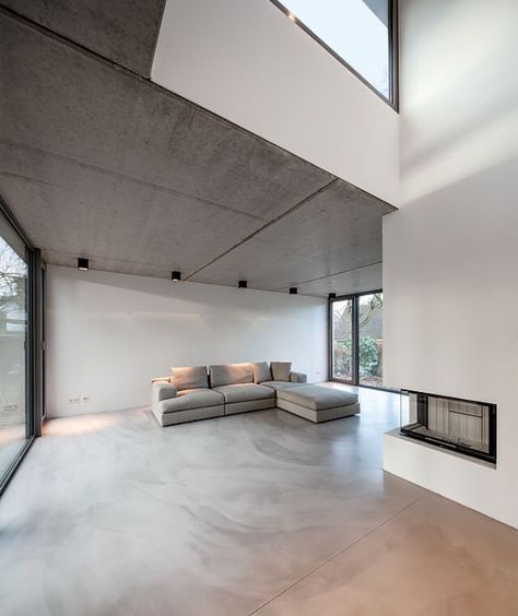 Living room Concrete Interiors, Concrete Flooring, Casa Country, Concrete Home, Casa Vintage, Contemporary Fireplace, Bauhaus Style, Contemporary Apartment, Bauhaus Design