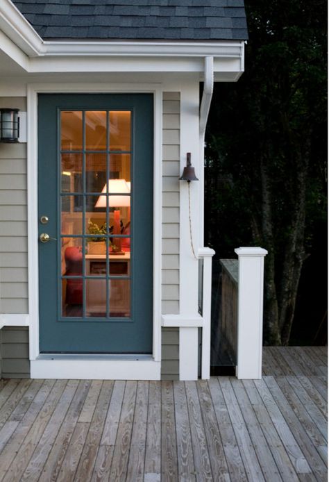 Benjamin Moore Knoxville Gray: Color Spotlight Back Door Ideas, Knoxville Gray, Painted Exterior Doors, Interior Door Colors, Color Spotlight, Exterior Door Colors, Moody Green, Casa Vintage, Front Door Colors