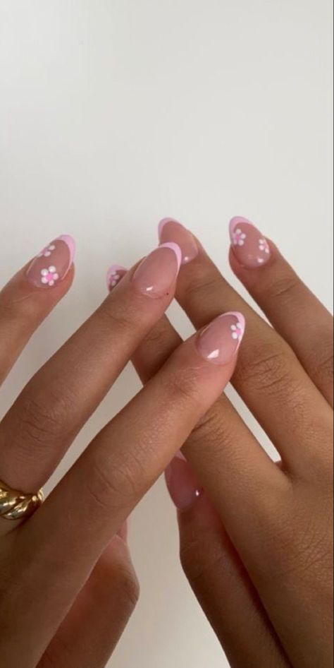 Short Pretty Acrylic Nails Almond, Cute And Simple Pink Nails, Pink Heart Nails Almond, Pink And White Hawaii Nails, Natural Nail Designs For School, Aesthic Nails Short, Cute Aesthetic Short Nails, Nail Inspo For 11 Yo, Nail Ideas Girly