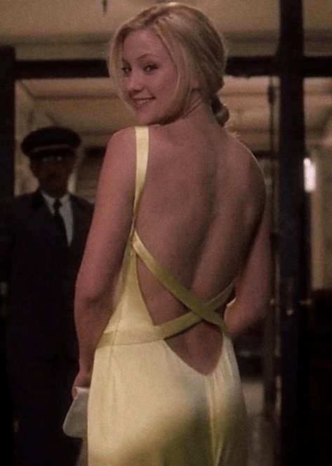 Kate Hudson in How To Lose A Guy In 10 Days (2003) Yellow Dress Kate Hudson, Kate Hudson 90s Outfits, Kate Hudson Outfits 2000s, How Lose A Guy In 10 Days Andie, Kate Hudson How Lose A Guy In 10 Days Dress, Iconic Yellow Dress, Andy How Lose A Guy In 10 Days, How Lose A Guy In 10 Days Yellow Dress Prom, Andie Anderson Dress